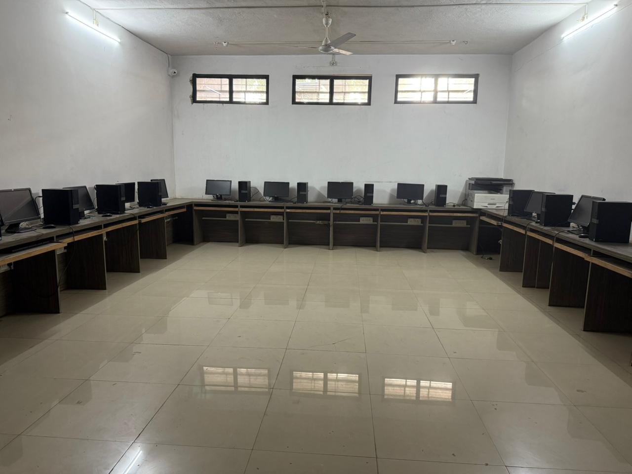 Full computer lab overview