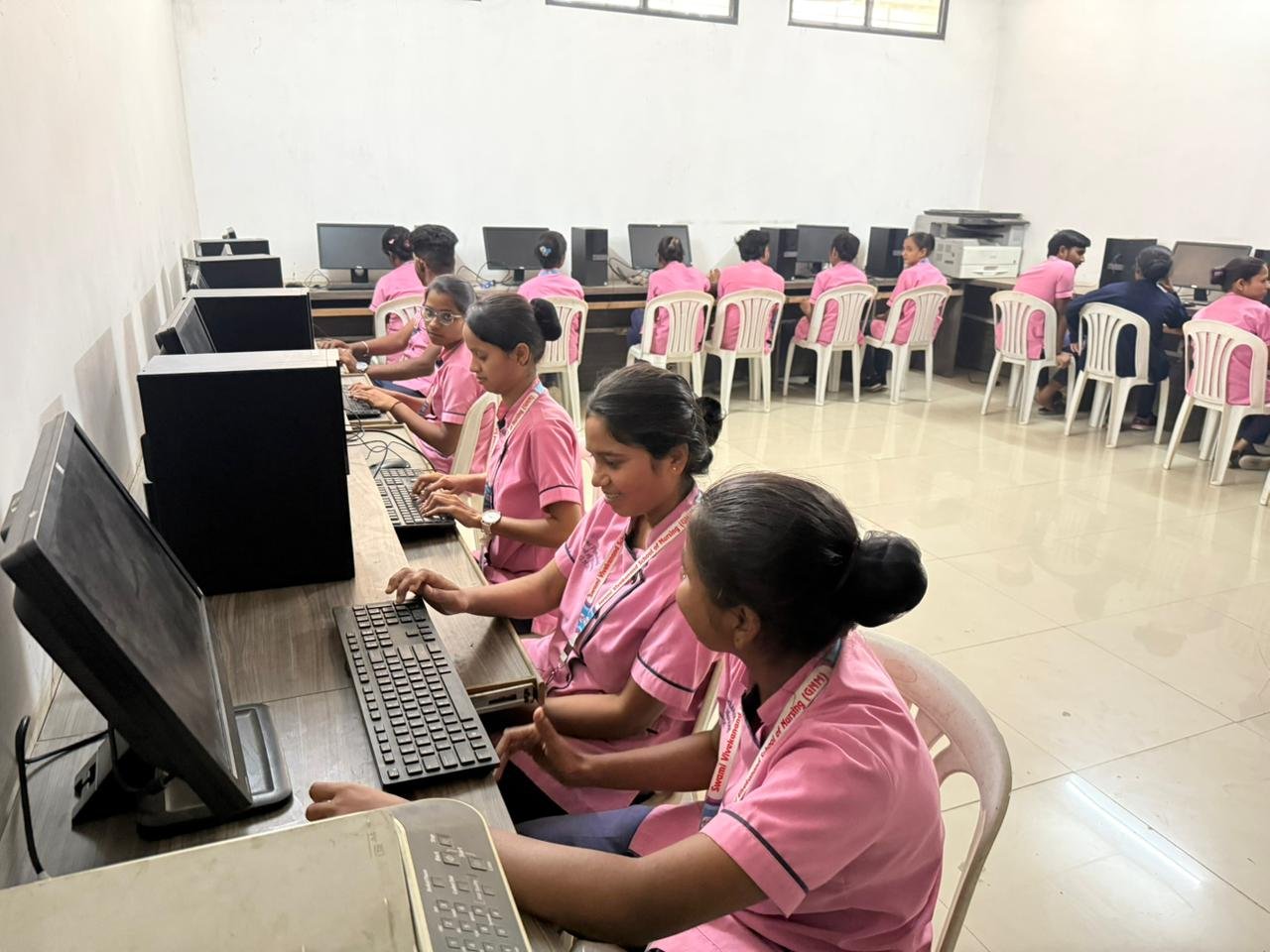Computer lab – full room overview with all workstations